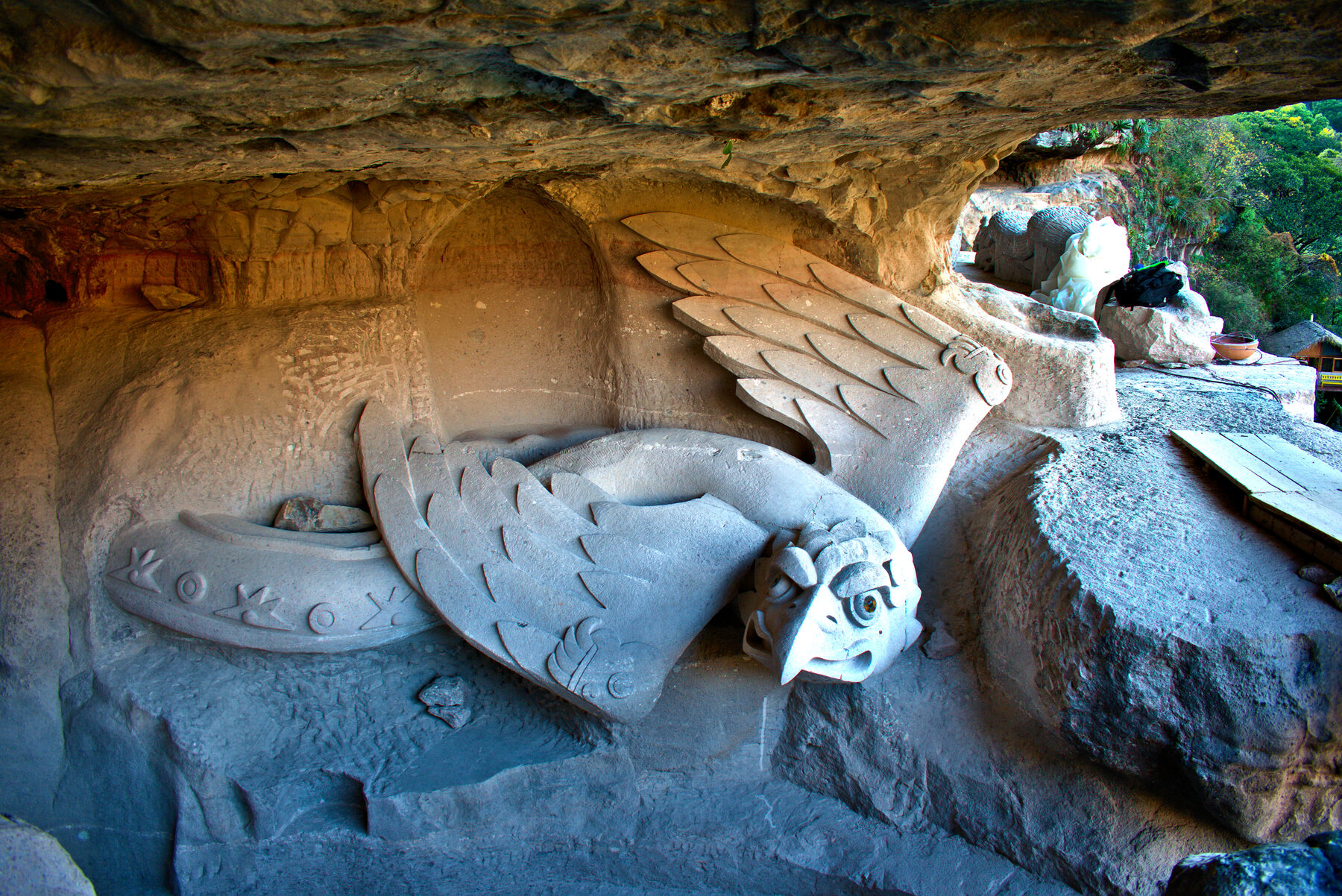 Águila monolítica tallada en la roca viva del templo de Malinalco