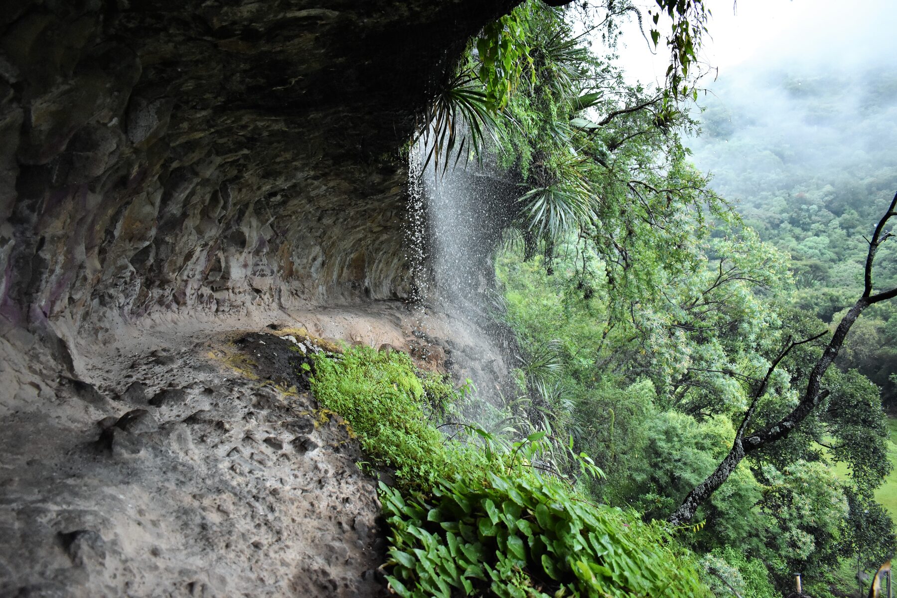 Paisaje de Malinalco bajo luz de día
